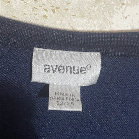 Avenue Navy & Red Asymmetrical Hem Long Sleeve Knit Sweater Size 22/24 - Picture 2 of 6